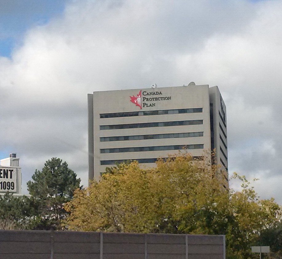 DealADayDempsey's tweet photo. Another happy client. Rooftop Signage is looking great #CPP #CanadaProtectionPlan #CRE #LennardRealty #DVP https://t.co/8nl1h5QLa7