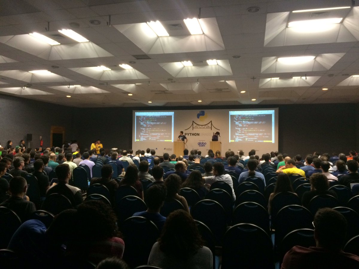 thulioph_'s tweet photo. Primeira vez que vou em um evento que não seja de JavaScript. É tinha que ser de Python. #pybr12 #labcodes https://t.co/eo1dyDw0Ci