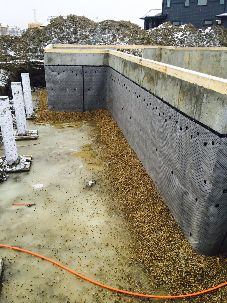 walstarC's tweet photo. SuperDrain 5200 on this wall. Looks sweet! Serious drainage and protection with this gear. https://t.co/VjJiAobnHz 💦 https://t.co/eFjiHiUAtu