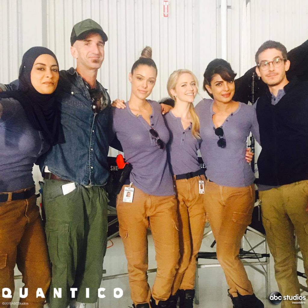ABCStudiosIT's tweet photo. Quanti RT per il team di #Quantico? #ABCStudiosIT @QuanticoItalia https://t.co/VJQLr7j06j