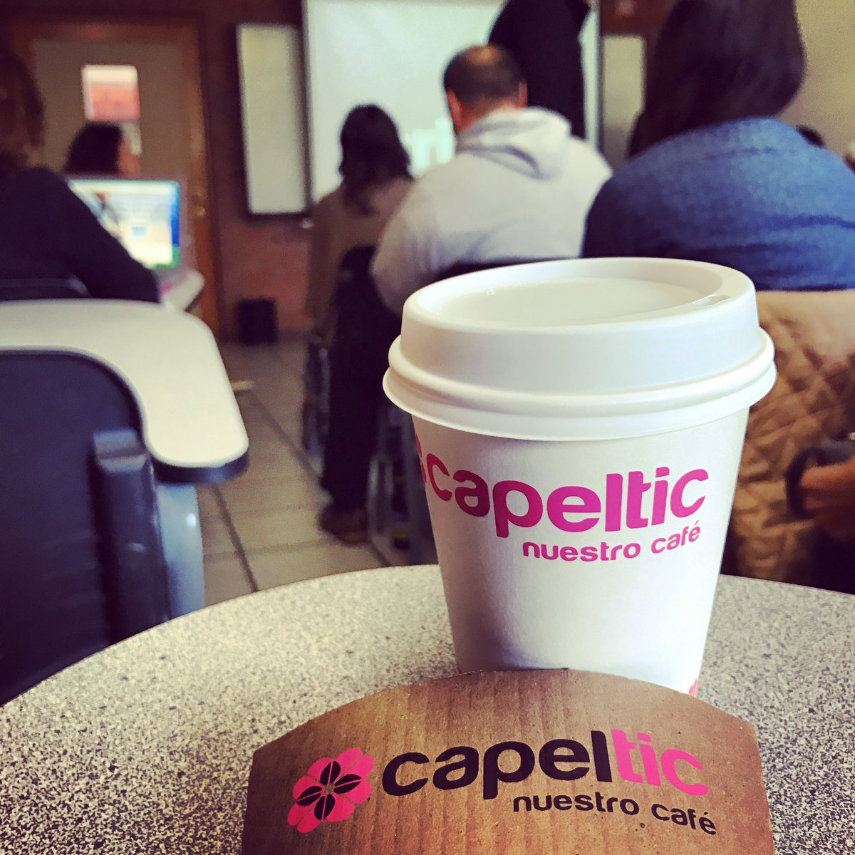 CoffeeloversDF's tweet photo. Café mexicano para despertar! Tenía mis dudas pero está realmente bueno! 👌🏻 @Capeltic https://t.co/dpmVvjW2MD