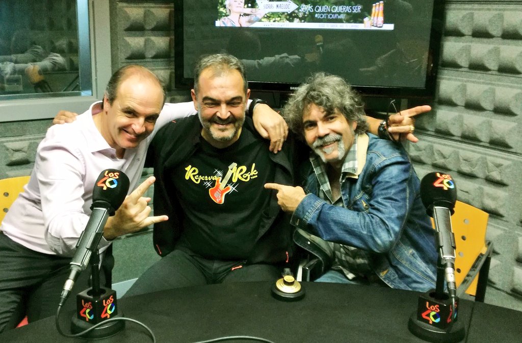 maketon's tweet photo. Ya estamos #OnAir de 5 a 6 tarde en @40Galicia 99.4 FM hoy entrevistamos a Carlos #ReservaRock y a Oscar Avendaño https://t.co/POO3rEZvt5