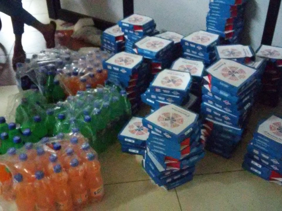 shubhothegreat's tweet photo. GDG hack refreshments #DevFest16 #GDGDevfest2016 @gdgvellore #GDGSwag https://t.co/ntNeDi5Kuc