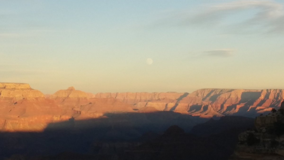 hankins_corey's tweet photo. @notojsjc sunset on the west moon on the east of the Grand Canyon #HopiPoint https://t.co/uR22B6Kw04