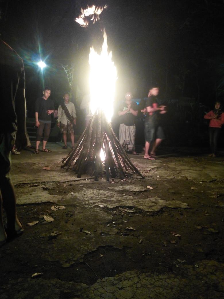 kkyjogja's tweet photo. Malam keakraban KKY. Semua harus akrab mesti di tanah rantau. Untuk keharmonisan bersama. #makrabKKY @kudusnews https://t.co/AcMdJ9OhpY
