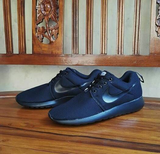 Nike rosherun black ready !!! 165k