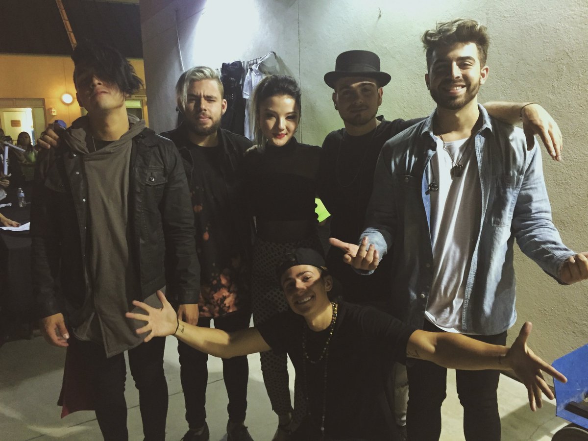 imsiahna's tweet photo. These 2 bands were such awesome performers and people! So glad I had the chance to open up for them at #TeenTopia @los5music @afterromeo https://t.co/BcYxcpsNMM