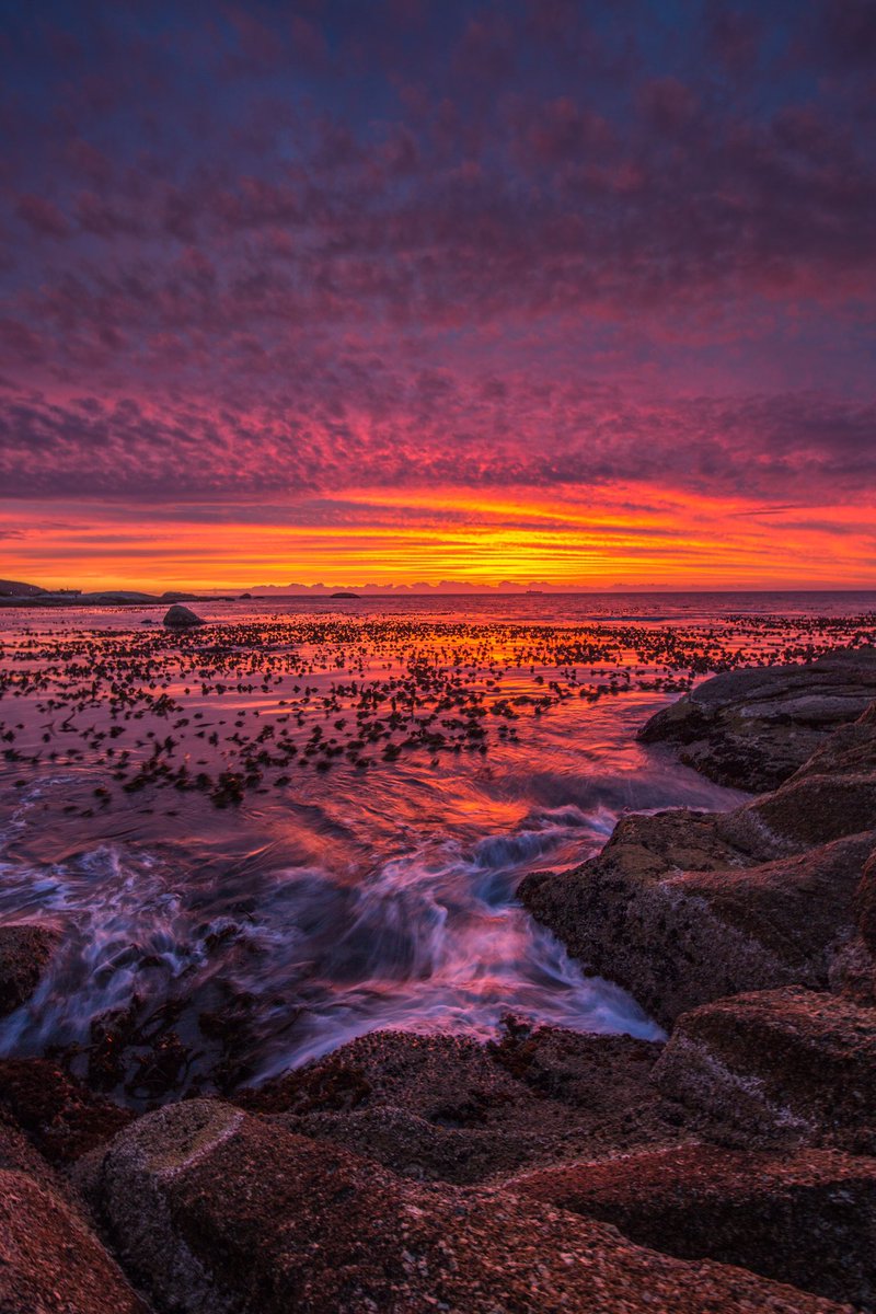 KMijlof's tweet photo. Wow #capetown how incredible was sunset this evening? https://t.co/KqlpSf9gU9