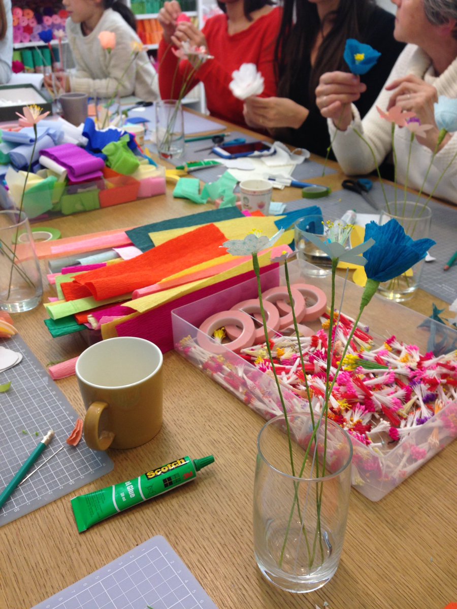 manureze's tweet photo. Mon premier atelier #origami (enfin ici kirigami) avec la fabrication d'un bouquet de fleurs chez @Adeline_Klam https://t.co/hAkLMqMidw