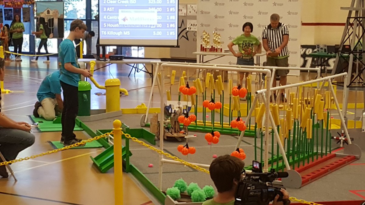 eilrobotics's tweet image. Jacob &amp;amp; Nabeel are first up for EIL! #betthefarm2016 @nhoustonbest @BESTRobotics