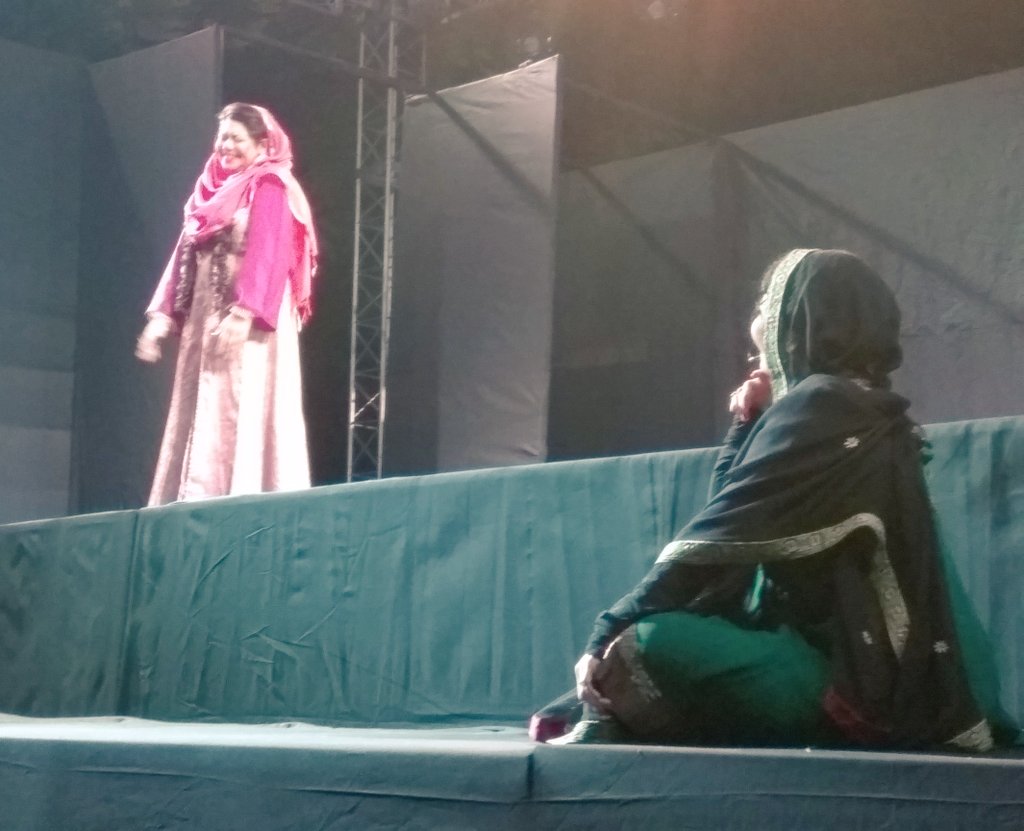 JaipurSufiFest's tweet photo. Astonishing,Jaw-dropping,Pleasant and all other adjectives are also not enough to describe 'Sohbat'-A play directed by @KapurSohaila
#jsf16 https://t.co/yHLtZetiCT