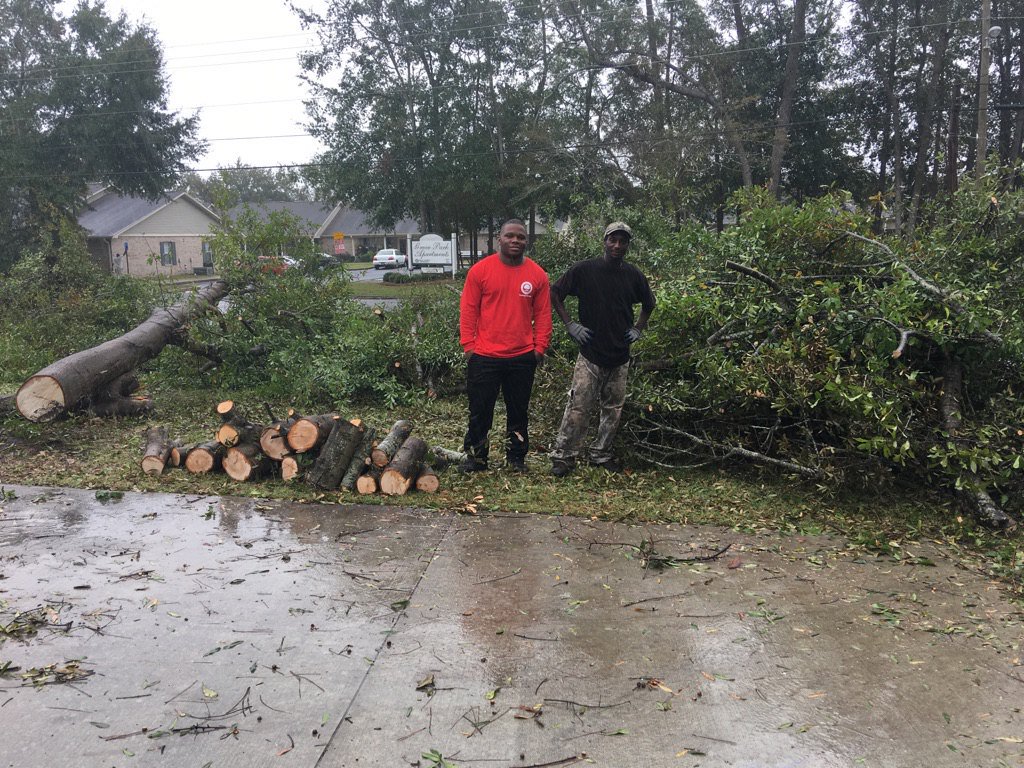 drdyimrejdpt's tweet photo. @PTDayofService is here! Cleaning up the aftermath of Hurricane Matthew. They got the🔧🔨🔩 & I got the 💪.
#SCDPTconnects https://t.co/WAgzJJvQk7