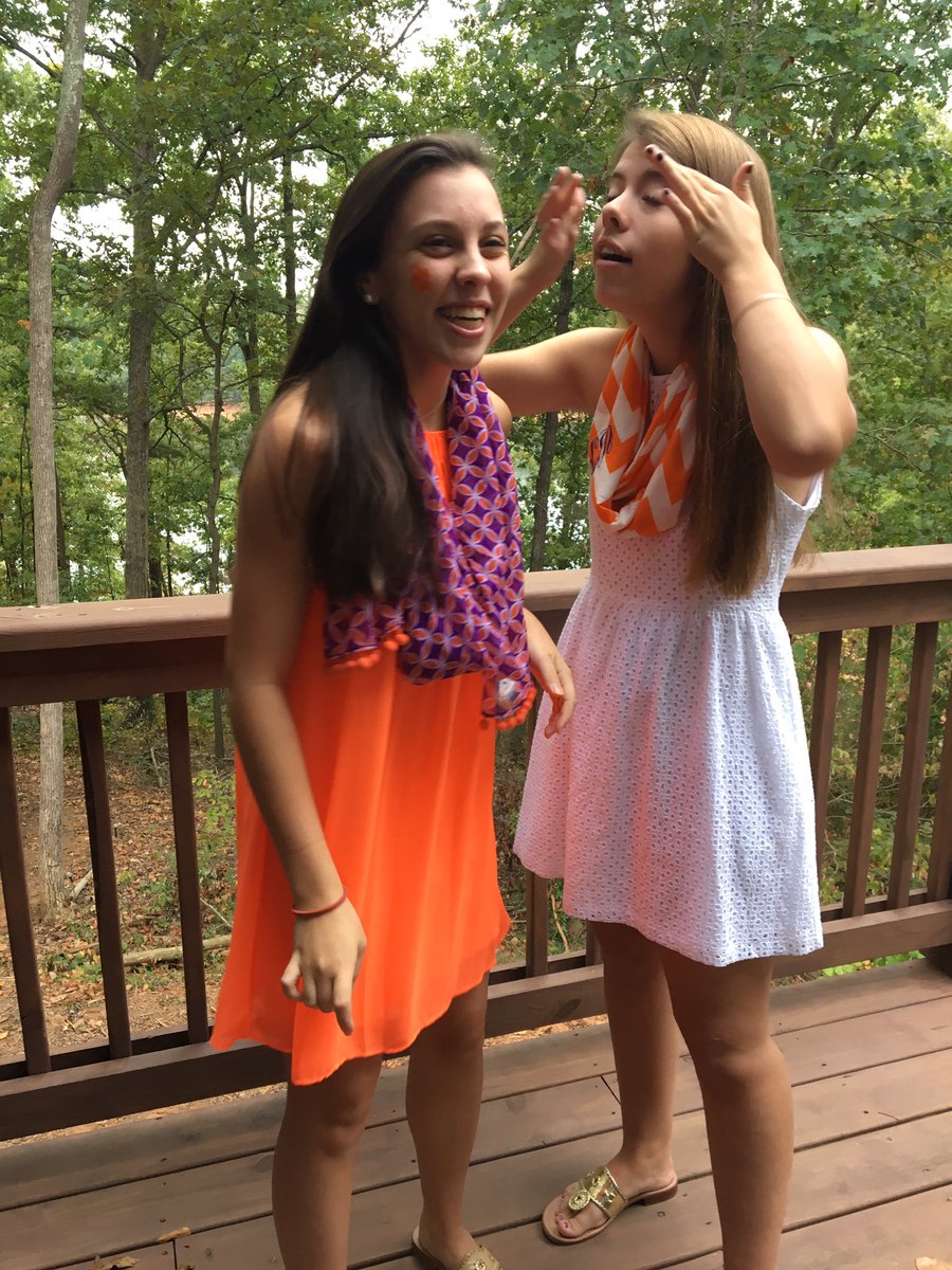 StuckeySidney's tweet photo. #clemsongame with my favβ€οΈ https://t.co/vtorZ3j3lV