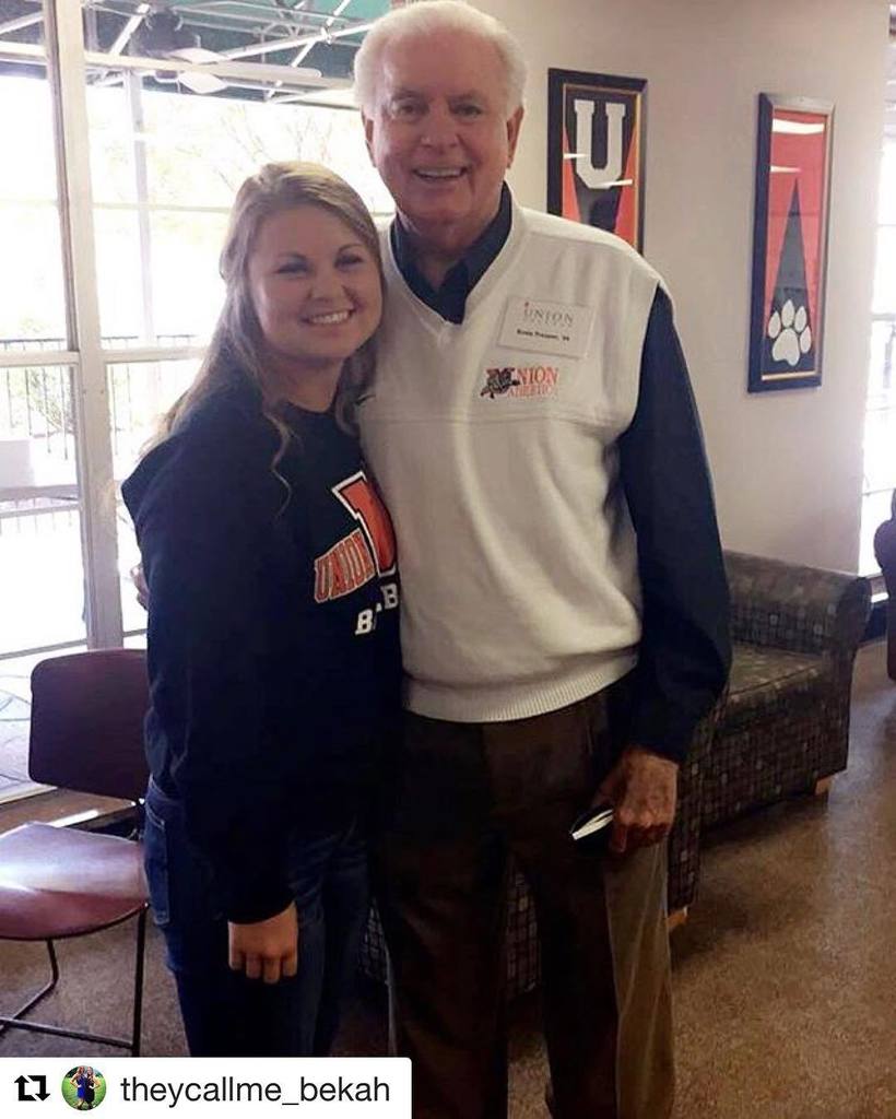 UnionBulldogs's tweet photo. Glad to see #UnionMBB legend and Bulldog Hall of Famer Ernie Trosper on campus for #unionh… https://t.co/CPlvmaBSJE https://t.co/wAA8I2jWxp