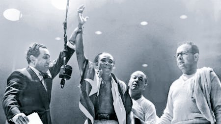 BoxingArchive's tweet image. Kid Gavilan after he retained his welterweight championship in a 15-round battle with Johnny Bratton in November 1953

#Boxing #Archivephoto