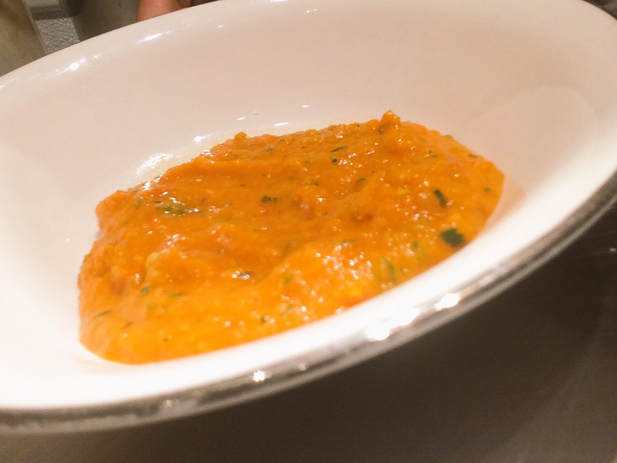 realmoodyjah's tweet photo. The other day I made a raw tomato garlic soup. #cosmicfood https://t.co/w7BEj3QmHs