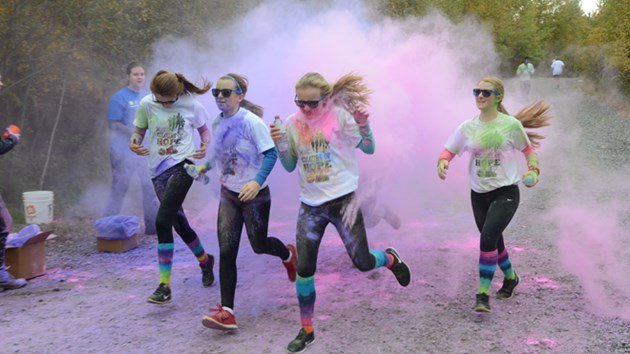 sudburydotcom's tweet image. Runners add a bit of colour on an overcast fall day goo.gl/sMTsKx