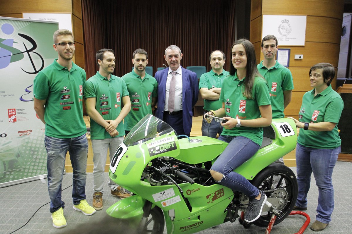 MotoETSIB's tweet photo. Hoy cerramos una etapa,con imágenes del día que comenzó la aventura final en @AragonMotorLand.¡Adiós @MotoStudent 2016! #MotoStudent #ETSIB https://t.co/43QnXLNx0K