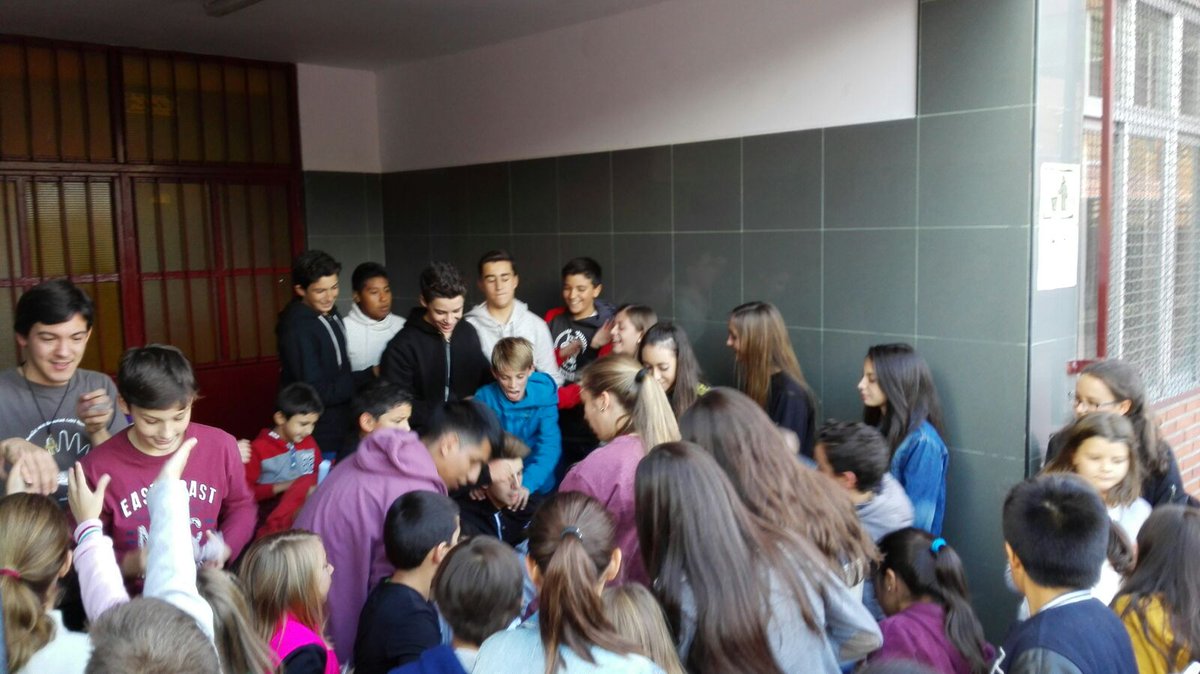 parroquiaSG's tweet photo. Catequesis, ALCES y @AdolescentesSG siguen disfrutando de una tarde de juegos con sus catequistas en el #TriduoSG https://t.co/MGLUFYb7c1