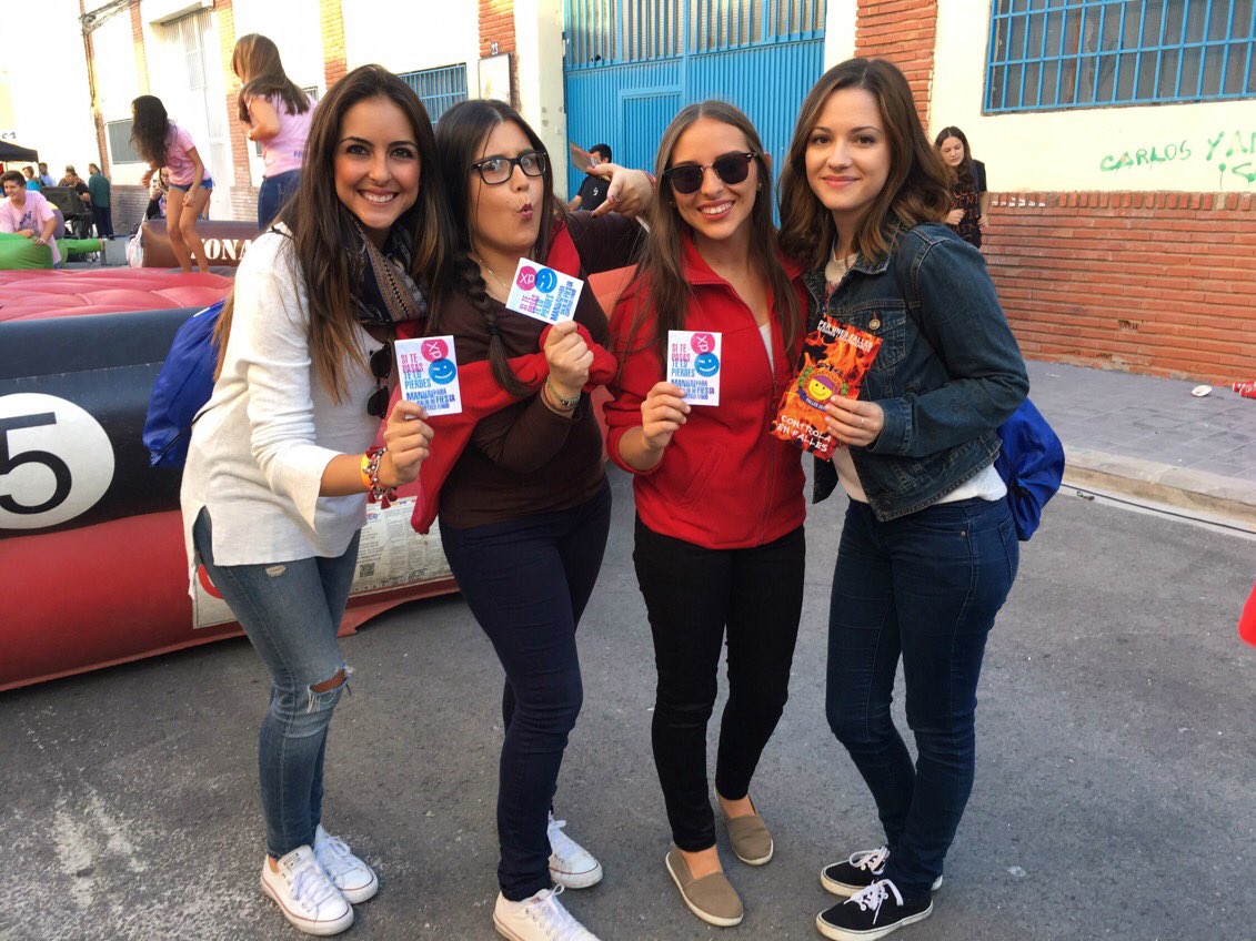 Aunque no somos las más jóvenes, aquí estamos en la #trobadajuvenil16 <a href="/AnnaCuartero/">Ana♥</a> <a href="/DeborahPascual/">Deborah Pascual</a> <a href="/JCF_Valencia/">Junta Central Fallera</a>