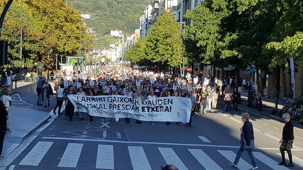 ideiazabaldu's tweet photo. Thousands today in a big demo in Donostia, Basque Country, for the release of seriously ill basque political prisoners. #SalatzenDut #Jacuse https://t.co/KO7hpiBeoF