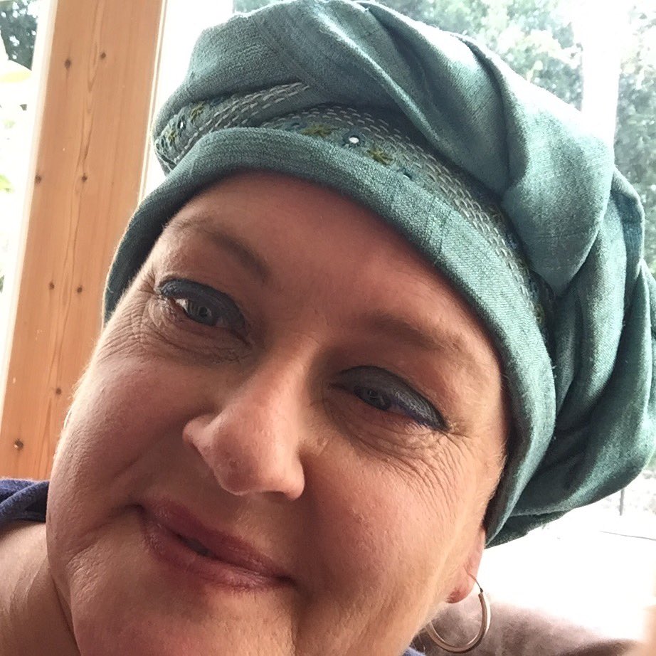 DorsetRachel's tweet photo. Six days after my second cycle of chemotherapy & my hair has started falling out in earnest so here's the first in a series: #ScarfOfTheWeek https://t.co/mRnQCGkISx