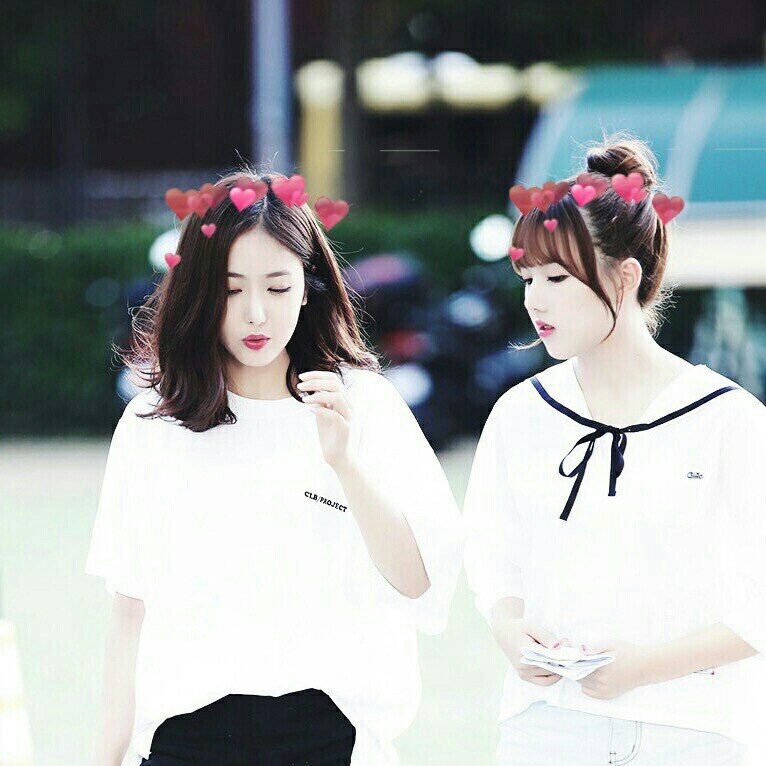 OtpsKpop's tweet photo. sinb &amp; yerin // gfriend https://t.co/MohazqNNRK