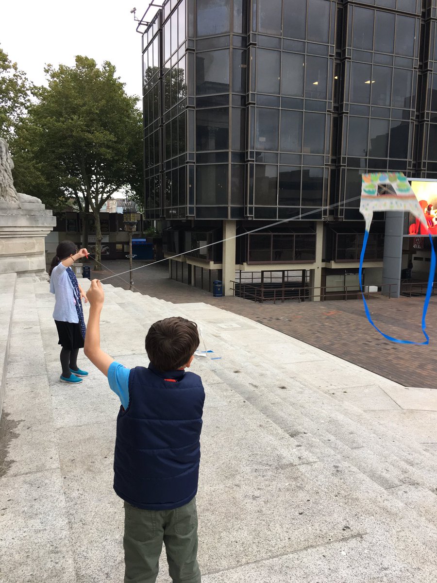 KarenLMasters's tweet image. Had a great time with kids @JourneysFest #portsmouth today making kites.