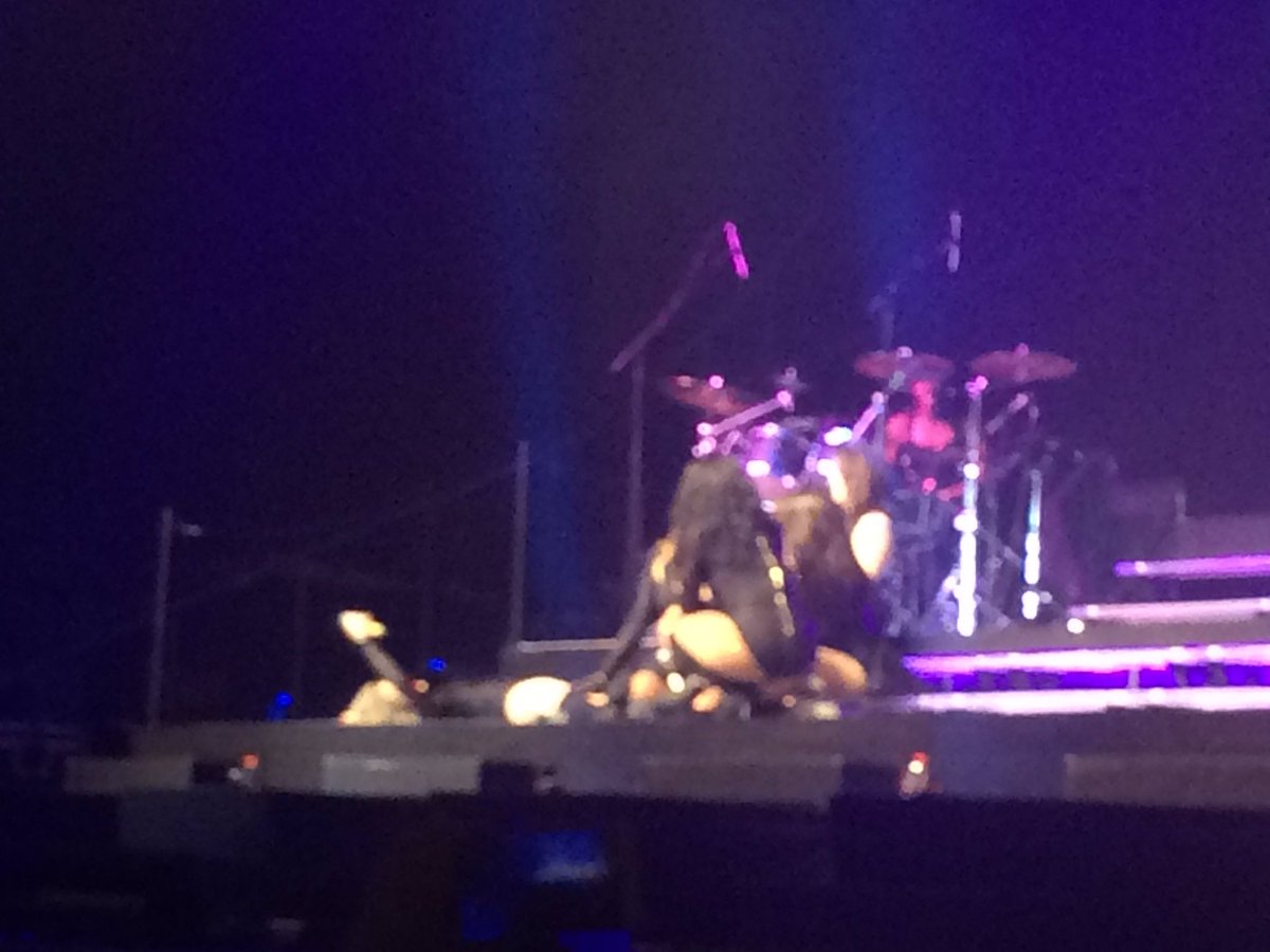 yoli. (taylor’s version) 💜🧣 the bus kids. tweet media