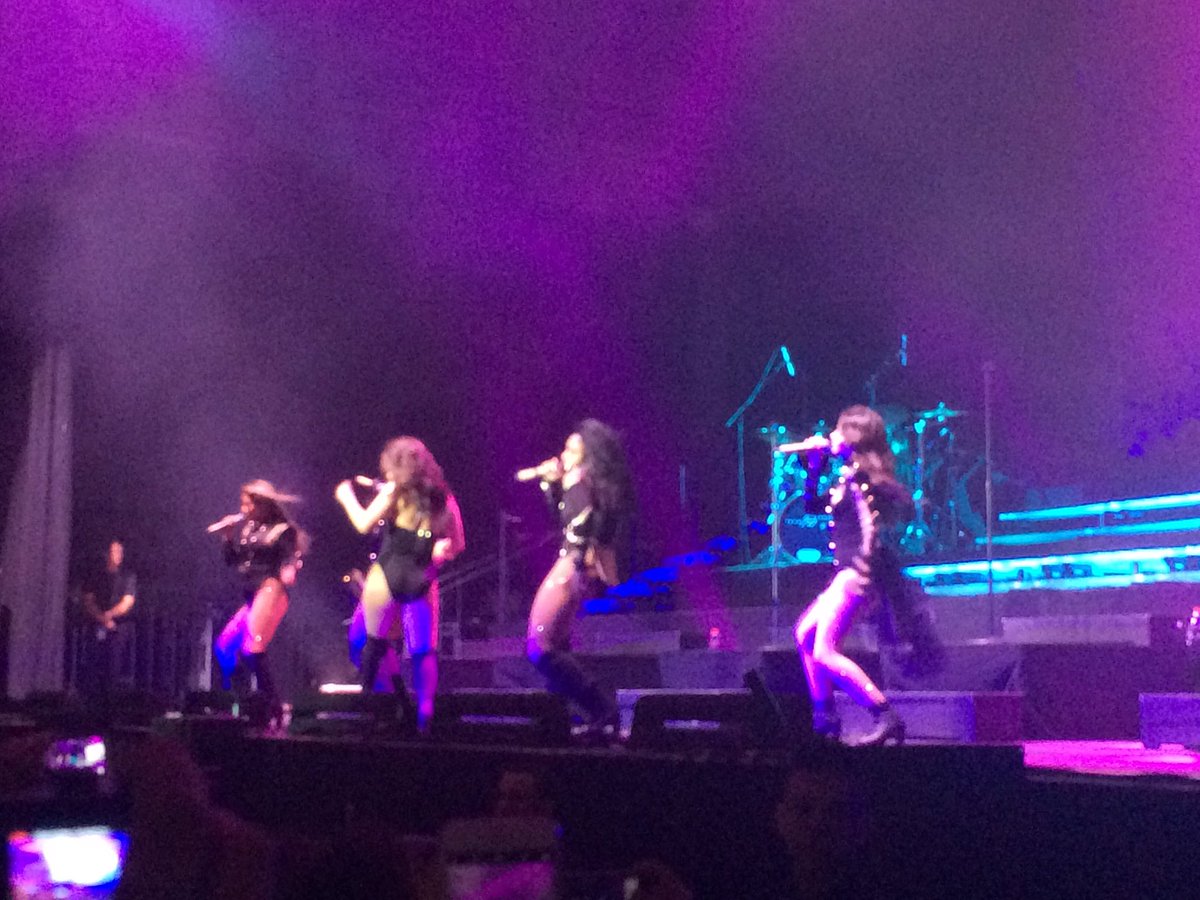 yoli. (taylor’s version) 💜🧣 the bus kids. tweet media