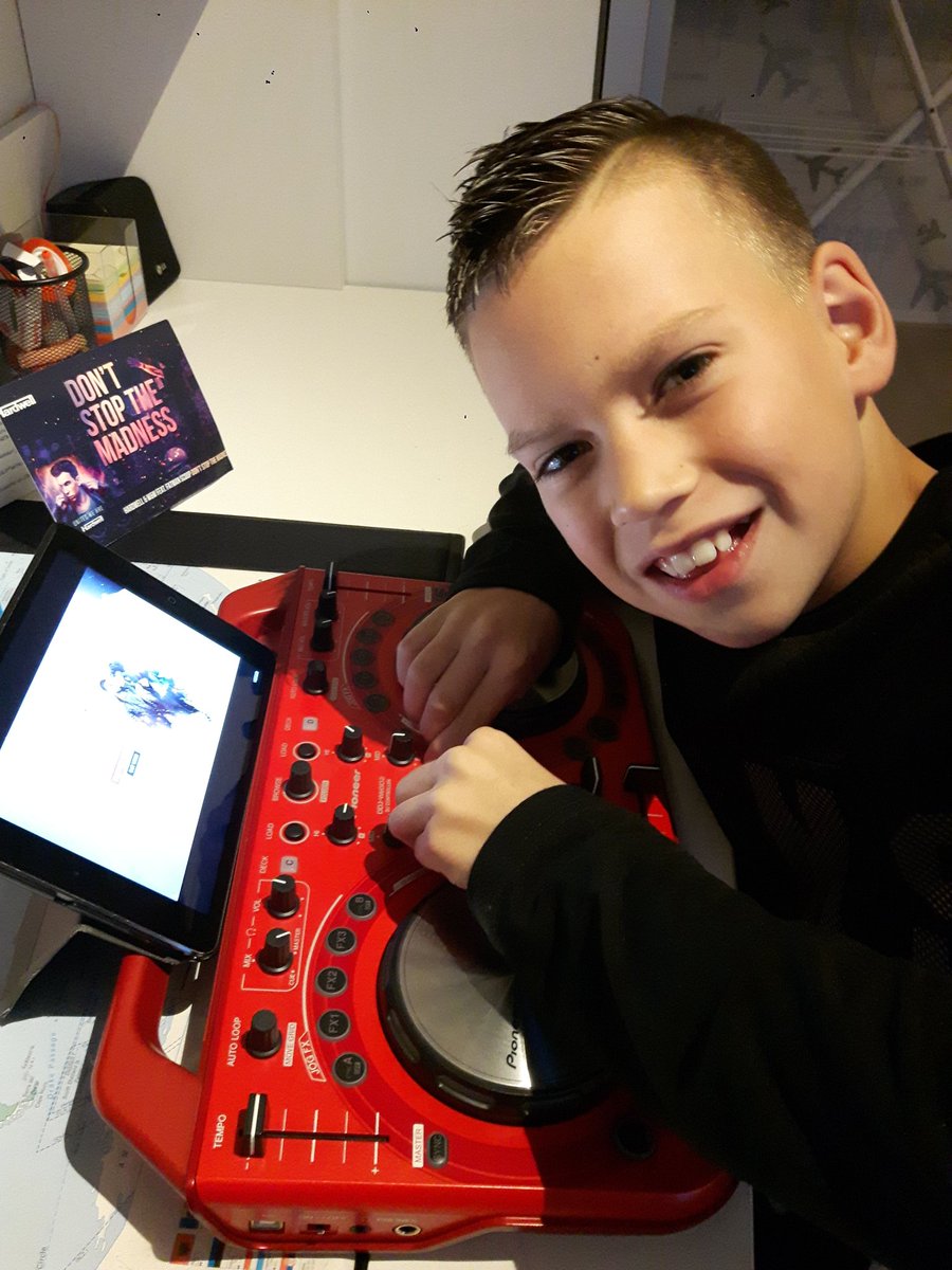 mano_bpm's tweet photo. @HARDWELL  bazenplaat! Boks ouwe 👊 https://t.co/rSLLVS4qs1