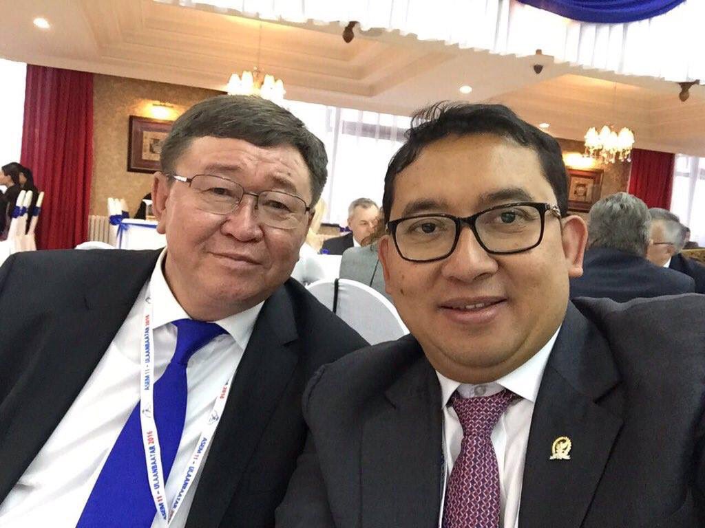 BShagdar's tweet photo. БНИУ-ын Дэд Еренх.Жусуф Кала @Jusuf Kala, Еренхийлегч Ц.Элбэгдорж @elbegdorj,БНИУ-ын Парл.Дэд Дарга Фадли Зон @fadlizon ЭС Д.Ганхуяr #ASEM11 https://t.co/FKTX1cLKxq