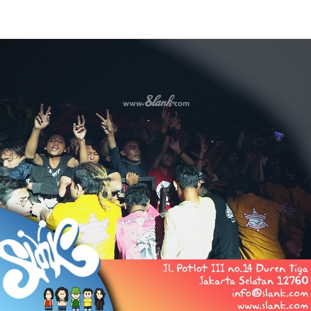 slankdotcom's tweet photo. Salut buat Bidadari Penyelamat Jogja yang jurustandur bantu jaga keamanan konser Slank!  #ngeSlankRameRame https://t.co/nFXK8EHeUB