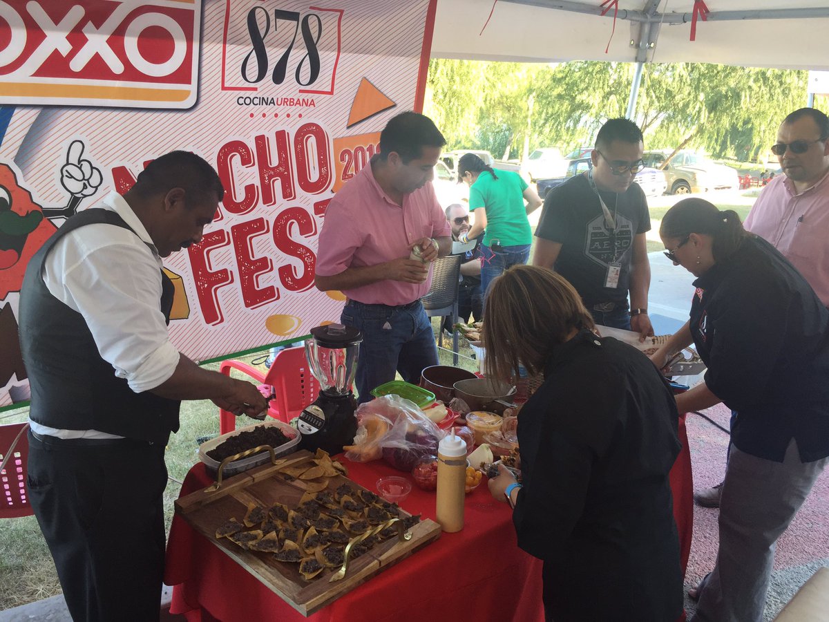 Gg26Fest's tweet photo. Y empezamos con más de #NachoFest 2016 Concurso del #NachoExotico y #NachoOriginal #PaseoDelRio @PURONJOHNSTON suerte para todos https://t.co/dkgfYX53M5