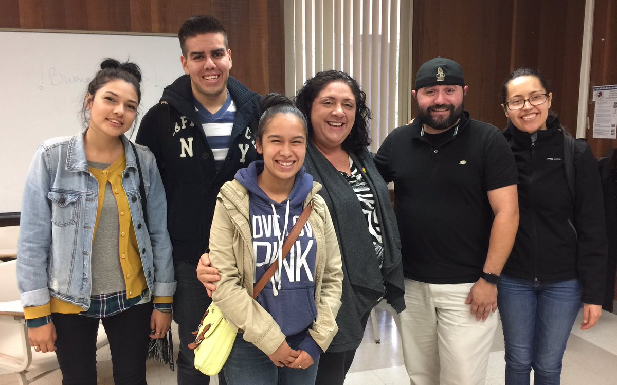 Easycalle21's tweet photo. Future bilingual counselors- Mig Ed Advisor Prog SSU #bilingual #bcoesuper #migrantedreg2 https://t.co/Ca3fpr7yMg
