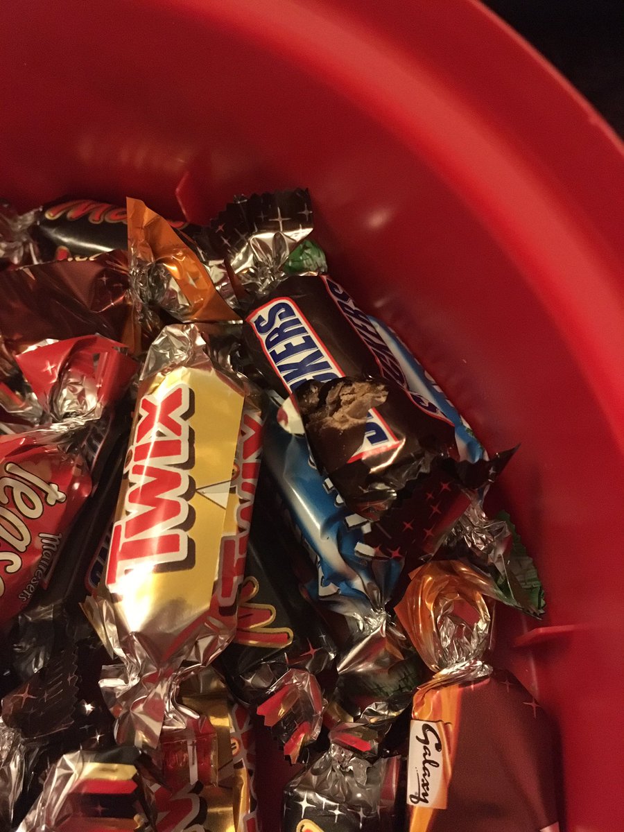 MisSticci's tweet photo. @MarsChocUK happily chomping through a tub of #celebrations to find something had been there before me?! Yuck!!! https://t.co/6bEXXzmsWG