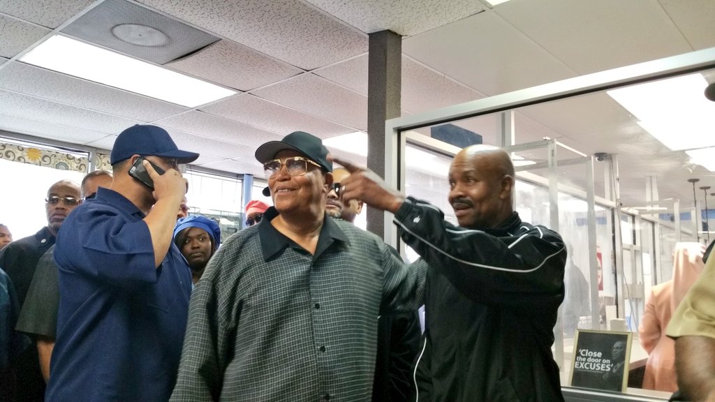 TheFinalCall's tweet photo. 📸 Minister @LouisFarrakhan stopped by today's #HDOA16 Day of Service and @BlueSeasExpress in Atlanta! https://t.co/SJFruz0jzR