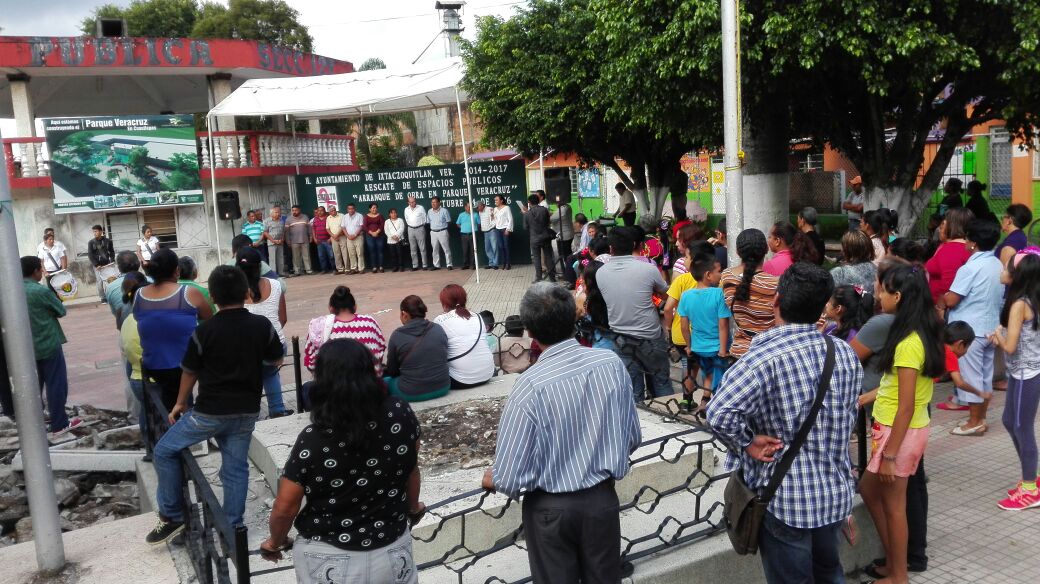 CDIXTAC's tweet photo. Pedro Yunes Choperena, Delegado Estatal de la Sedatu en Veracruz acudió al inicio de la obra del Parque Veracruz en Cuautlapan https://t.co/FQnAAYfiYZ