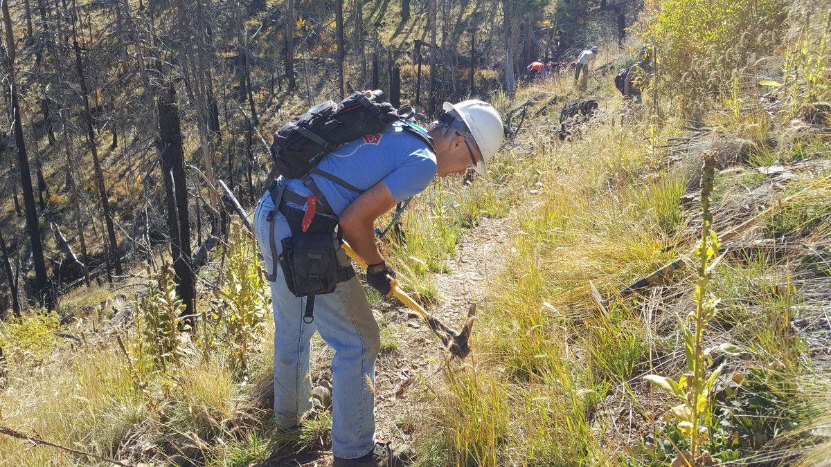 CoconinoNF's tweet photo. #LittleBearTrailDay β Crews are working up a sweat to get the trail open today. #SchultzFire silver lining: EPIC views! #Flagstaff https://t.co/ReNESA1c1g