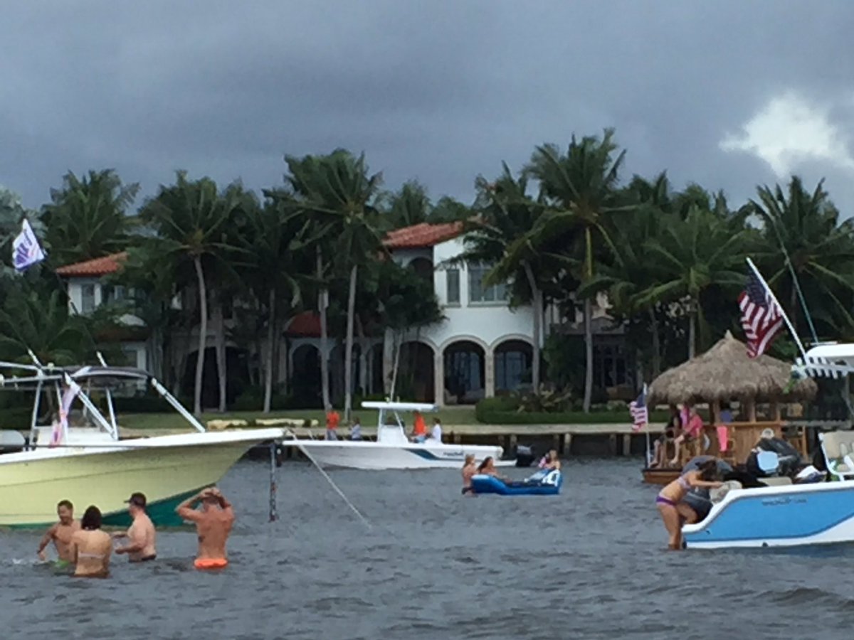 flibsofficial's tweet photo. At least you won't get sunburnt 😄 at the #FLIBS2016 Sandbar Bash! https://t.co/KiS3CXCv8c