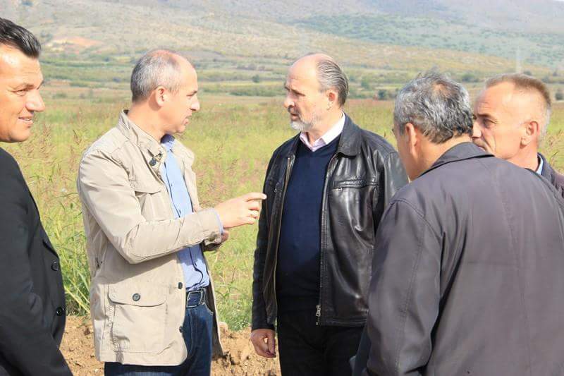 Комплетна санација на улица во н.м.Страчинци со должина од 1,5 км. со проширување, по кое ќе следи и асфалтирање.