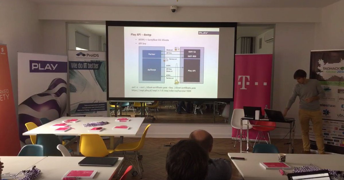 tadhackpl's tweet photo. Otwarcie @TADHack #Warszawa - @JesCruMan prezentuje #PlayAPI #TelecomAPI - cała sesja na YT: https://t.co/53smAkjbDB https://t.co/VVqkQbP9nW