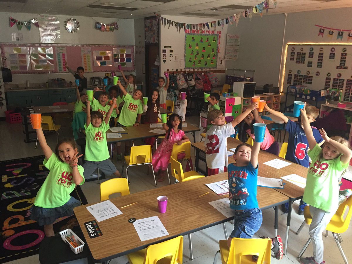 MrsHanney_CCES's tweet image. Root beer float matter experiment! #solidliquidgas #matteristasty