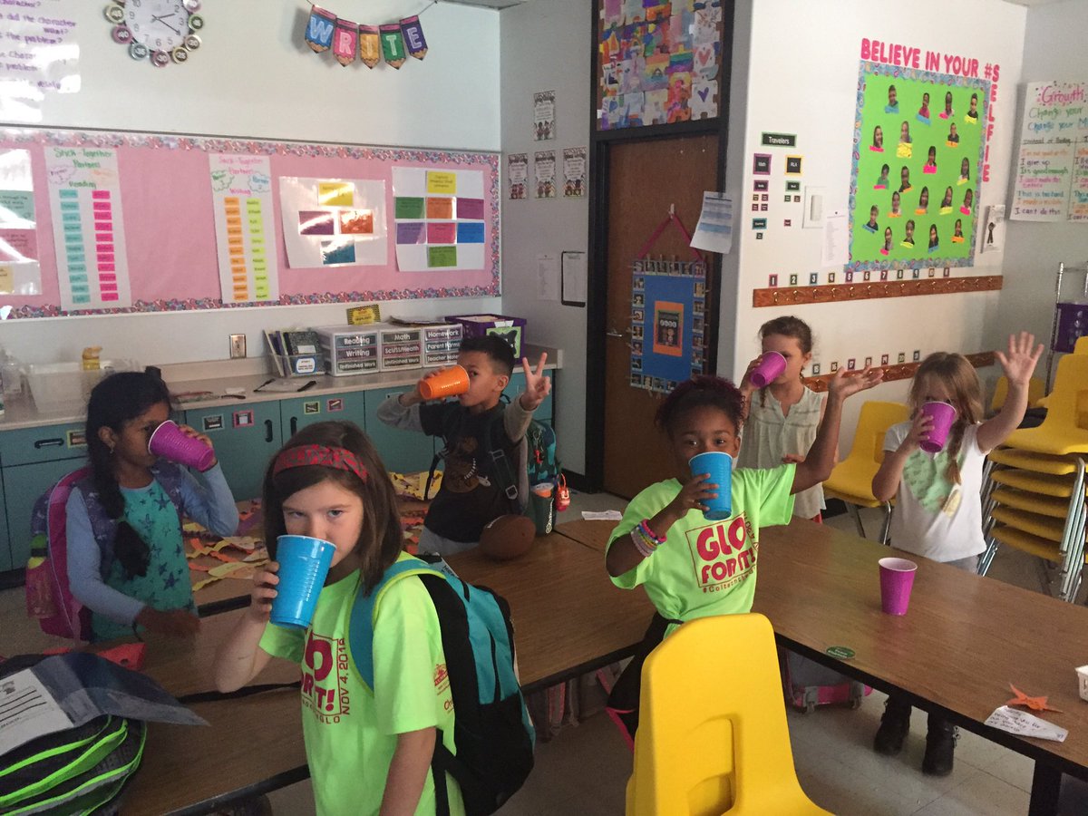 MrsHanney_CCES's tweet image. Root beer float matter experiment! #solidliquidgas #matteristasty