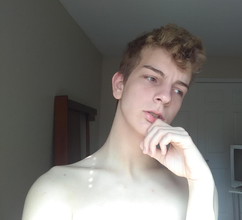 tiitshead's tweet photo. just thought I'd share bc i look cuTE https://t.co/0xE08C9ICa