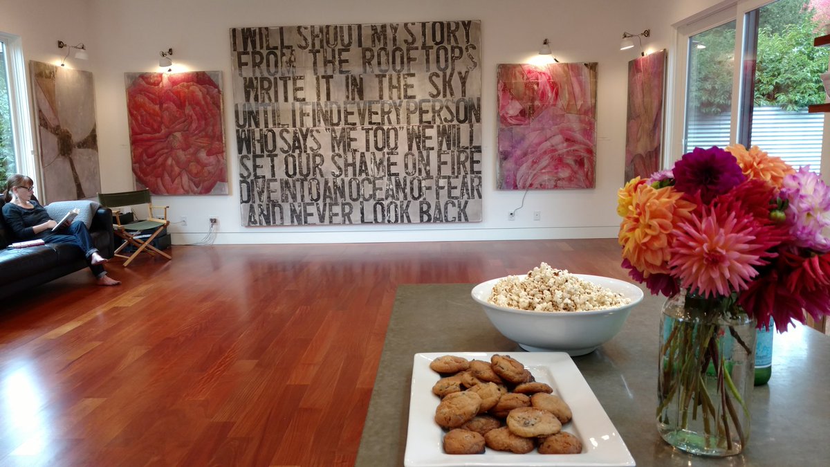 ELModernArt's tweet photo. Fresh maple vanilla cayenne popcorn, cookies, art and my sweet mama are waiting for you today from 10 to 5pm. 3720 SW Vacuna St. #PDXOS https://t.co/aBWqZiPdTH