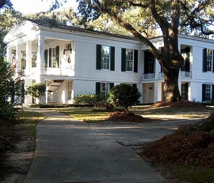 Kyle_Seber's tweet photo. @oakleighmansion looks like a plantation home. https://t.co/xG0zkYiNeQ