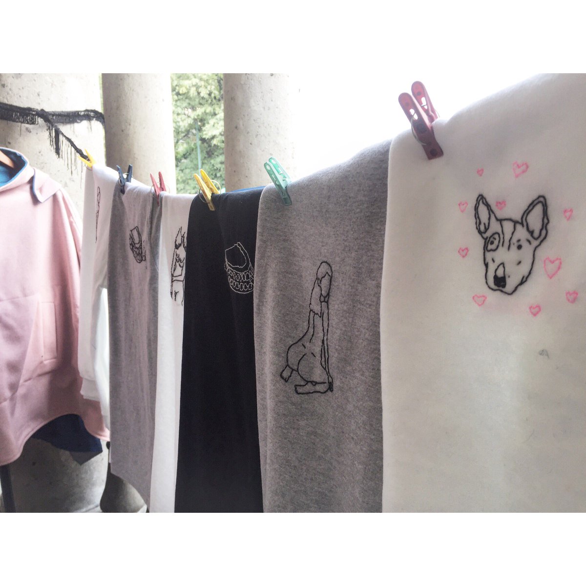 Zefilia_'s tweet photo. Ya empieza el frío ❄️💕🔫🌚 Vengan por un poncho o hoodie aquí en @traficobazar los esperamos hasta las 8:00 pm 🎈 https://t.co/afINFKhdK3