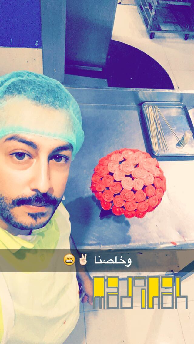 Muhanna911's tweet photo. @SarahD     #شاب_سعودي_يختص_في_فن_الكيك
@AlArabiya العربية_نيوز#
#كيك #cake #cap_cake
https://t.co/XcHtniCC4G https://t.co/CkHY8nkFwe