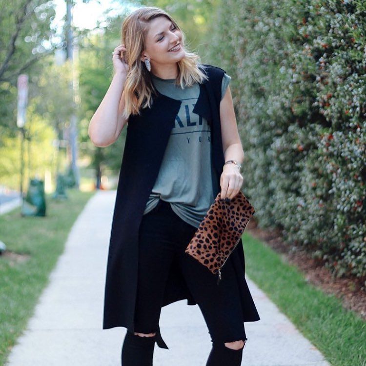 CapFABB's tweet photo. We are totally crushing on this look from @champagneandbluejeans! Don't forget to hashtag your looks with #capfabbs… https://t.co/5hRmWza9GM